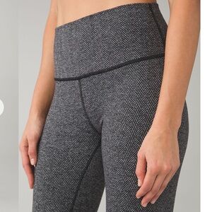 Lululemon High Times Pant
Giant Herringbone Black Heathered Blsize 8